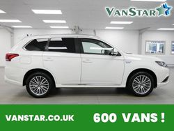 White Used 2020 Mitsubishi Outlander P-HEV Plus | £14,989 (Fair price)