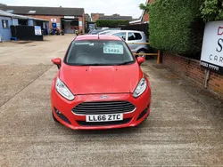 Red Used 2016 Ford Fiesta Zetec Hatchback | £5,495 (Fair price)