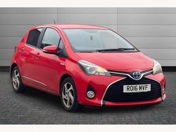 Red Used 2016 Toyota Yaris Hybrid Hatchback | £11,295 (Fair price)