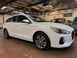 White Used 2017 Hyundai i30 SE Estate | £6,700 (Fair price)