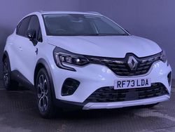 White Used 2024 Renault Captur Techno SUV | £17,499 (Fair price)