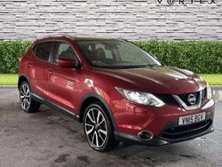 Red Used 2015 Nissan Qashqai Tekna SUV | £6,000 (Fair price)