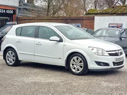 White Used 2009 Vauxhall Astra Design Edition Hatchback | £1,995 (Good price)