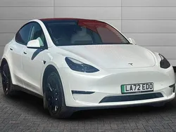 Pearl white Used 2022 Tesla Model Y Long Range SUV | £28,495 (Fair price)