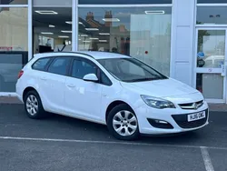 White Used 2016 Vauxhall Astra Estate | £1,800 (Fair price)