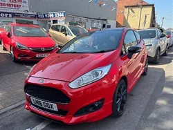 Red Used 2016 Ford Fiesta Zetec Hatchback | £5,995 (Fair price)