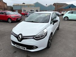 White Used 2015 Renault Clio IV Dynamique Hatchback | £6,499 (Fair price)