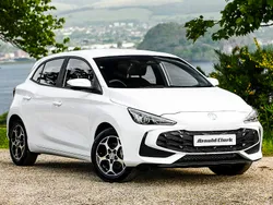 Solid arctic white New 2025 MG MG3 SE Hatchback | £14,998 (Good price)