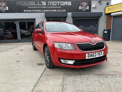 Red Used 2013 Skoda Octavia Elegance Estate | £5,945 (Expensive)