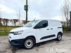 White Used 2023 Toyota Proace Active Van | £17,399 (Expensive)