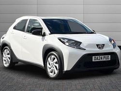 Pure white Used 2024 Toyota Aygo PURE Hatchback | £13,495 (Fair price)