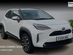 Used 2025 Toyota Yaris Hybrid Design Estate | £20,987 (Fair price)