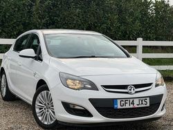 White Used 2014 Vauxhall Astra Excite Hatchback | £3,495 (Fair price)