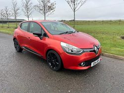 Red Used 2014 Renault Clio IV Dynamique Hatchback | £5,500 (Fair price)