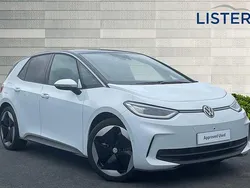 Glacier white/black Used 2023 VW ID.3 Pro Hatchback | £22,350 (Fair price)
