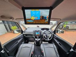 White Used 2014 Nissan Serena S MPV | £10,995 (Fair price)