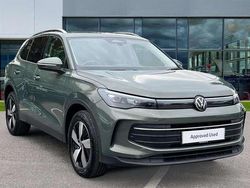 Cipressino green metallic Used 2024 VW Tiguan Match SUV | £30,936 (Expensive)