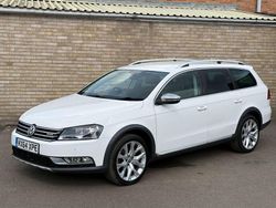 White Used 2014 VW Passat Alltrack Estate | £7,445 (Fair price)