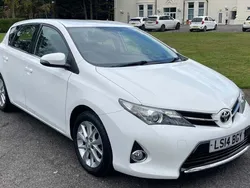 White Used 2014 Toyota Auris Hatchback | £5,850 (Fair price)