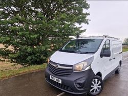 White Used 2016 Vauxhall Vivaro Van | £6,250 (Good price)