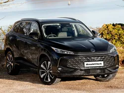 Metallic black pearl New 2025 MG HS SE SUV | £22,498 (Good price)