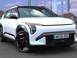 White Used 2025 Kia EV3 GT-Line S SUV | £34,583 (Good price)