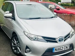 Used 2013 Toyota Auris Hybrid Hatchback | £7,568 (Fair price)