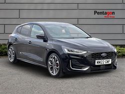Agate black premium paint Used 2022 Ford Focus ST-Line Hatchback | £15,995 (Fair price)