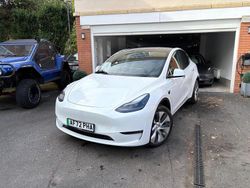White Used 2022 Tesla Model Y Long Range AWD SUV | £19,495 (Fair price)