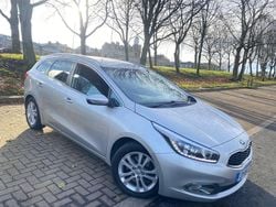 Silver Used 2015 Kia Ceed Hatchback | £2,450 (Super price)