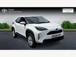 White Used 2024 Toyota Yaris Hybrid Hatchback | £20,763 (Fair price)