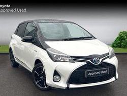 Bitone glacier pearl white Used 2017 Toyota Yaris Hybrid Design | £12,795 (Fair price)