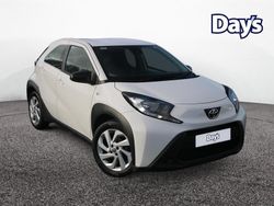 White Used 2022 Toyota Aygo X PURE SUV | £10,995