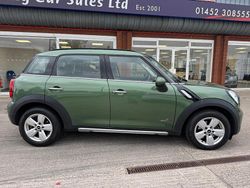 Jungle green Used 2016 Mini Cooper Countryman SUV | £9,875 (A bit pricey)