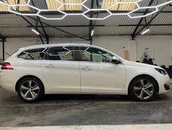White Used 2016 Peugeot 308 Allure Estate | £7,495 (Fair price)