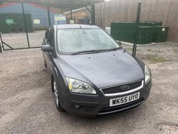 Grey Used 2005 Ford Focus Ghia Hatchback | £995 (Fair price)