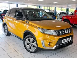 Solar yellow pearl/cosmic black Used 2021 Suzuki Vitara SZ-T SUV | £16,989 (Fair price)