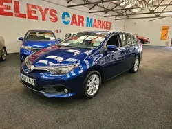 Blue Used 2017 Toyota Auris Hybrid Business Edition Estate | £11,150 (Fair price)