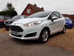 White Used 2014 Ford Fiesta Zetec Hatchback | £4,495 (Good price)