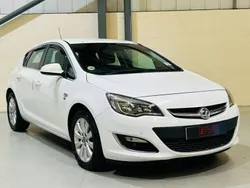 White Used 2014 Vauxhall Astra Elite Hatchback | £2,750 (Good price)