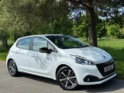 White Used 2016 Peugeot 208 Hatchback | £3,995 (Good price)