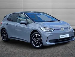 Moonstone grey with black roof Used 2025 VW ID.3 Pro Hatchback | £24,095 (Good price)