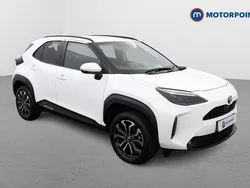 White Used 2023 Toyota Yaris Hybrid Design Estate | £20,199 (Fair price)