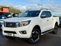White Used 2021 Nissan Navara Tekna Pickup | £19,699 (Fair price)