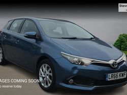Used 2016 Toyota Auris Hatchback | £8,429 (Fair price)
