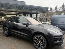 Black Used 2022 Porsche Macan SUV | £52,995 (Super price)
