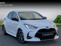 Pure white Used 2021 Toyota Yaris Hybrid Hatchback | £16,885 (Good price)