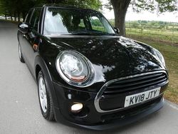 Midnight black Used 2018 Mini Cooper D Hatch Hatchback | £7,290 (Fair price)