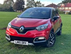 Red/black Used 2015 Renault Captur Signature SUV | £4,930 (Fair price)