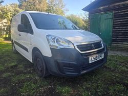 White Used 2018 Peugeot Partner Van | £2,995 (Fair price)